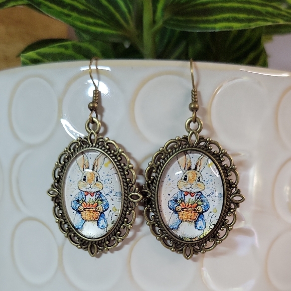 Vintage Peter Rabbit Cameo Earrings - Picture 5 of 6